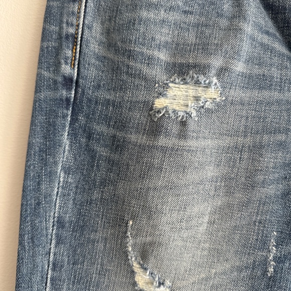 Victoria’s Secret low rise destructed finish jeans - like new Sz 4 - Picture 2 of 8